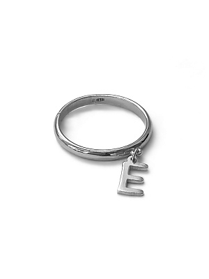Серебряное кольцо «воплощение» с подвеской «Е»