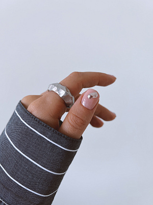 Серебряное кольцо бублик с гранью