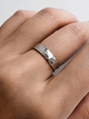 Серебряное кольцо 5 мм битое